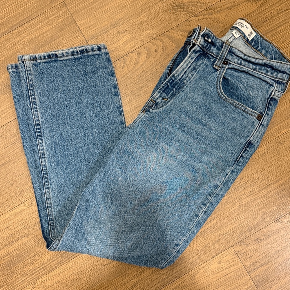 Abercrombie the 90’s straight high rise Classic Blue Denim Jeans